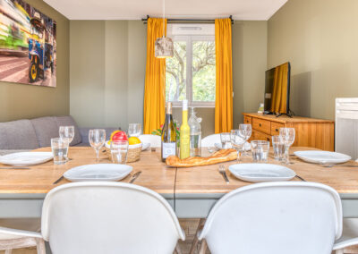 Salle à manger lumineuse de la Villa Thaïlande