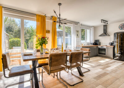 CALIFORNIE VU GRAND ANGLE SALON ET CUISINE