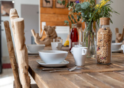 DETAIL TABLE A MANGER CANADA 1