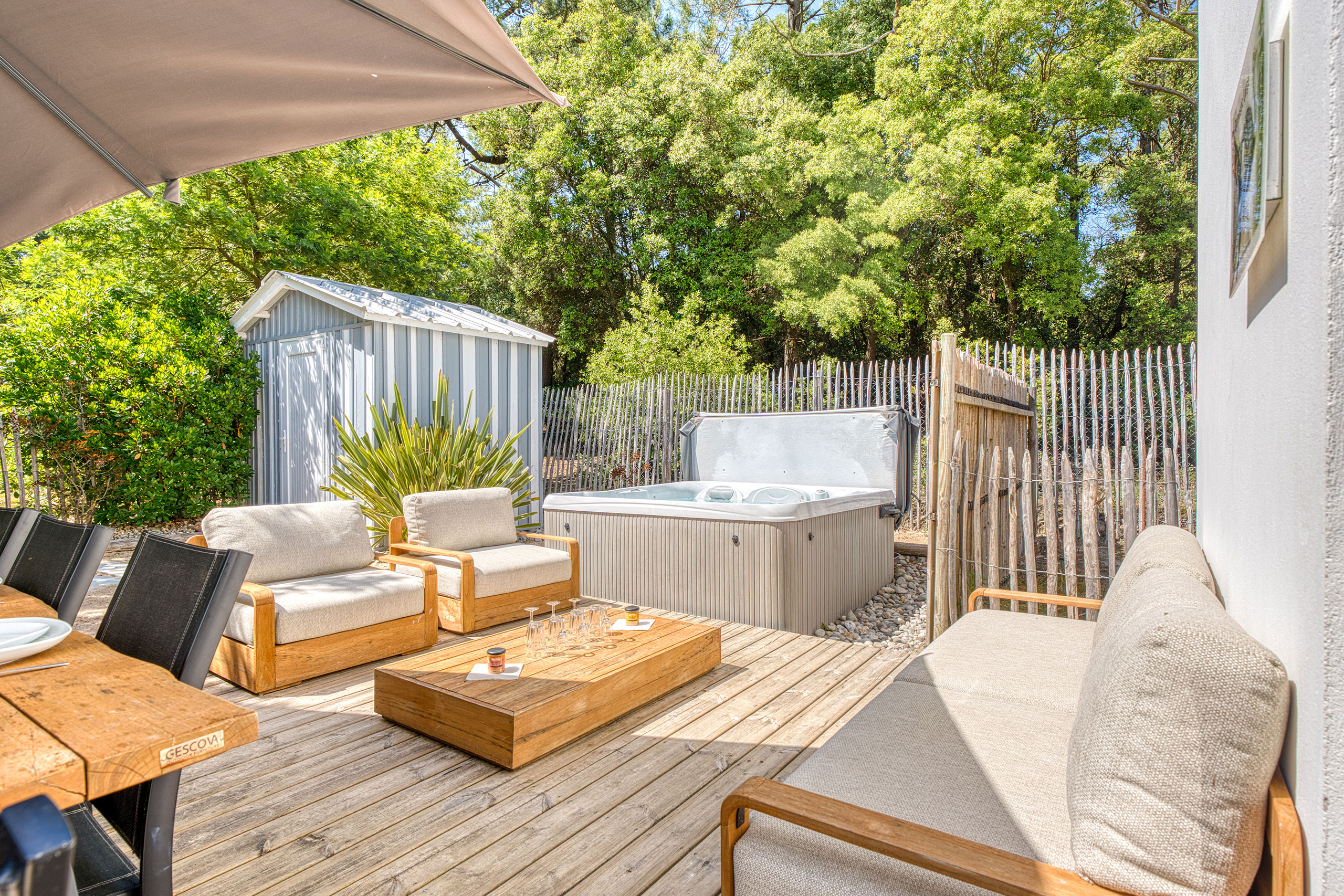 SALON-EXTERIEUR-VILLA-AFRIQUE-DU-SUD Coin détente extérieur dans une villa en Vendée